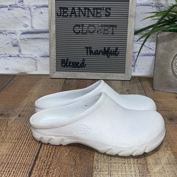 Dickies white clogs size small - Picture 1 of 10